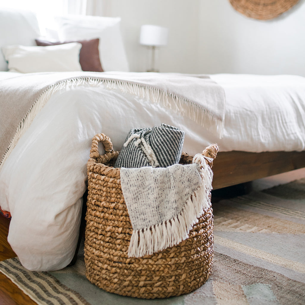 Slate + Salt Fair Trade blankets and throws for a sustainable home. Shop our collection of alpaca throws and Turkish cotton blankets. Hand loomed by artisans around the world.