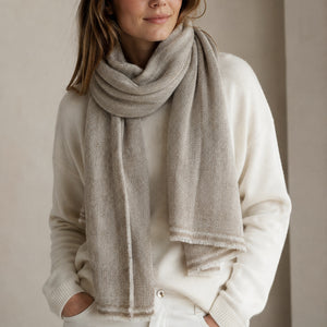 cashmere herringbone scarf model
