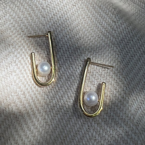 pearl bombshell gold earrings