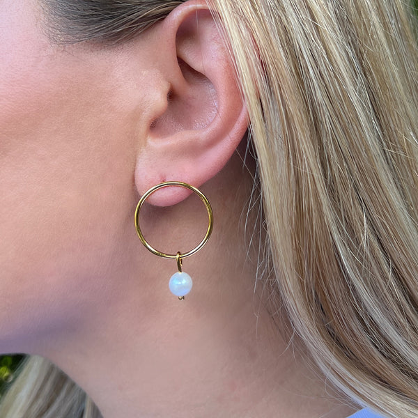 Buy Circle Gold Freshwater Pearl Hoop Earrings | SLATE + SALT