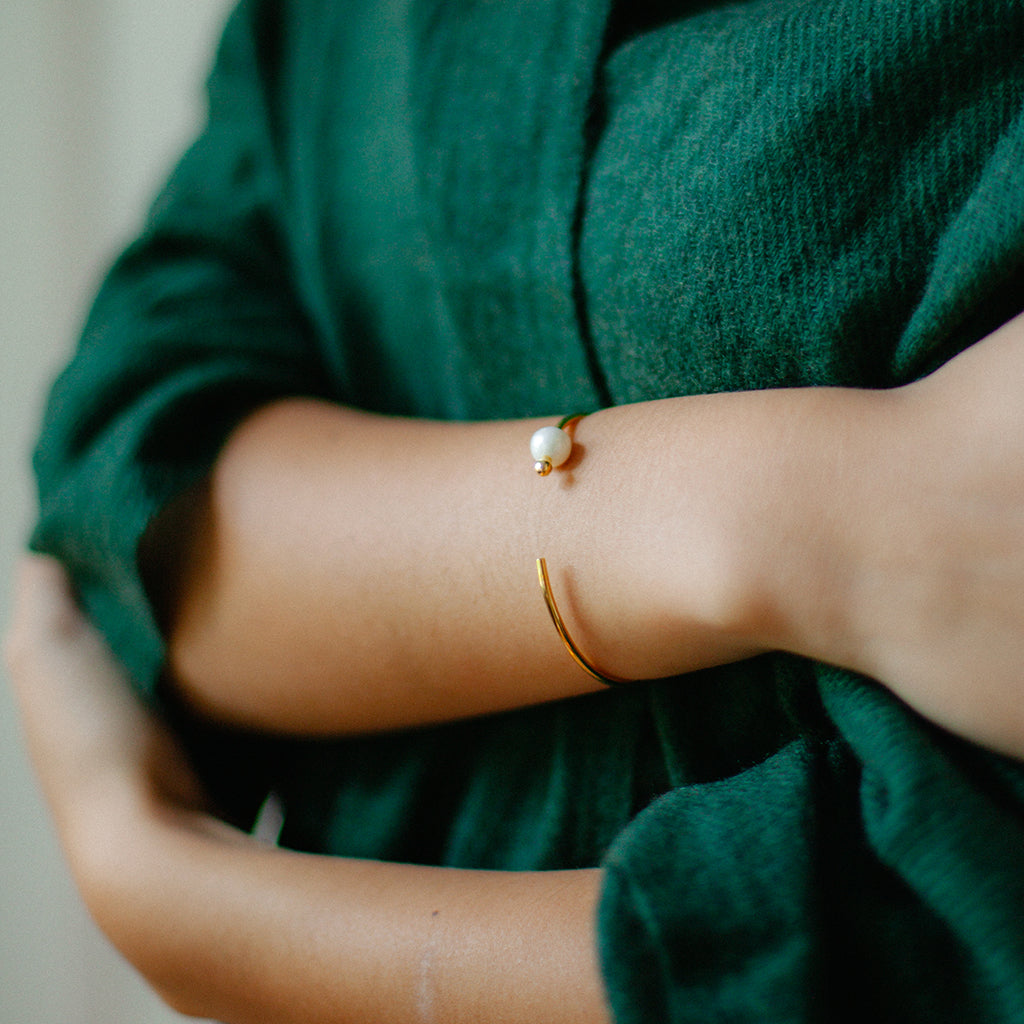 gold pearl bangle bracelet