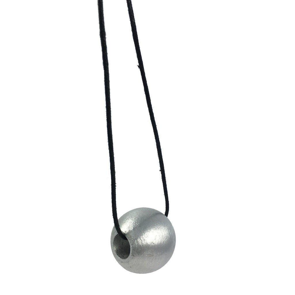 Bombshell silver necklace